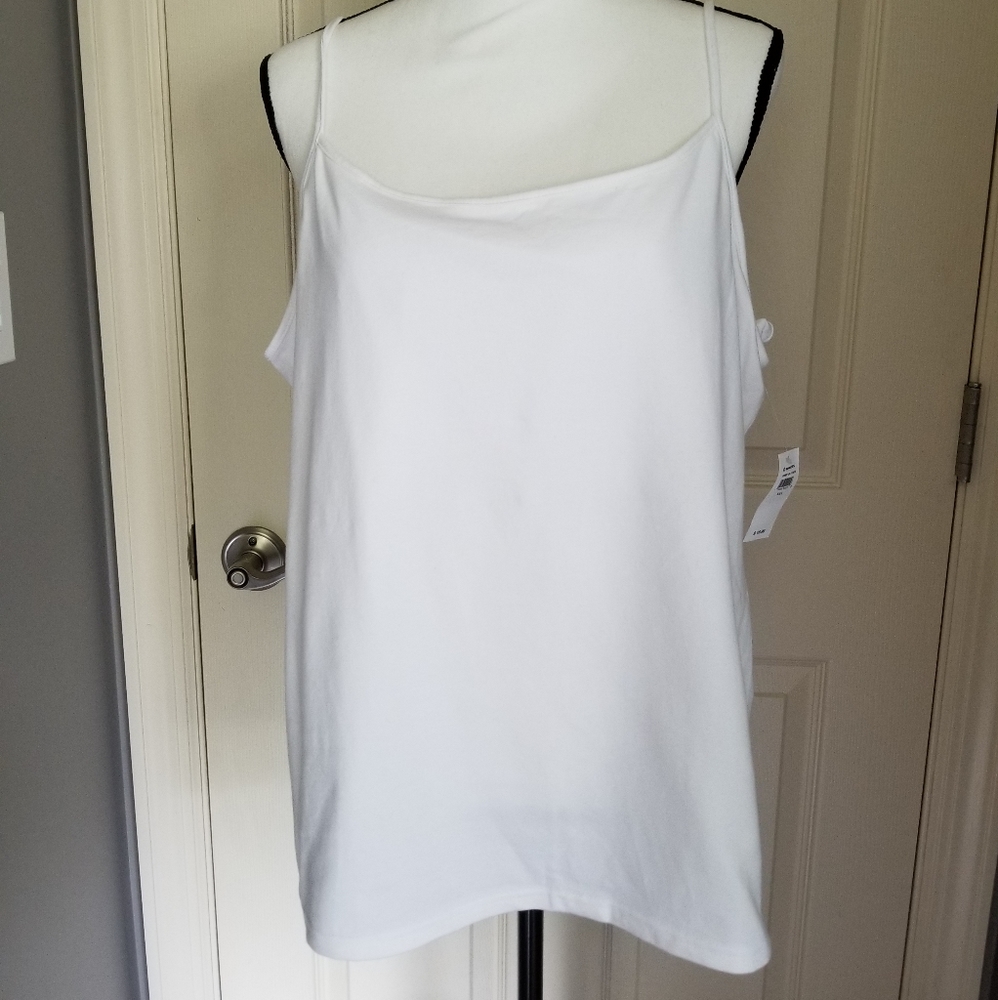 NWT- Sz XXL white Gap tank w/ shelf bra